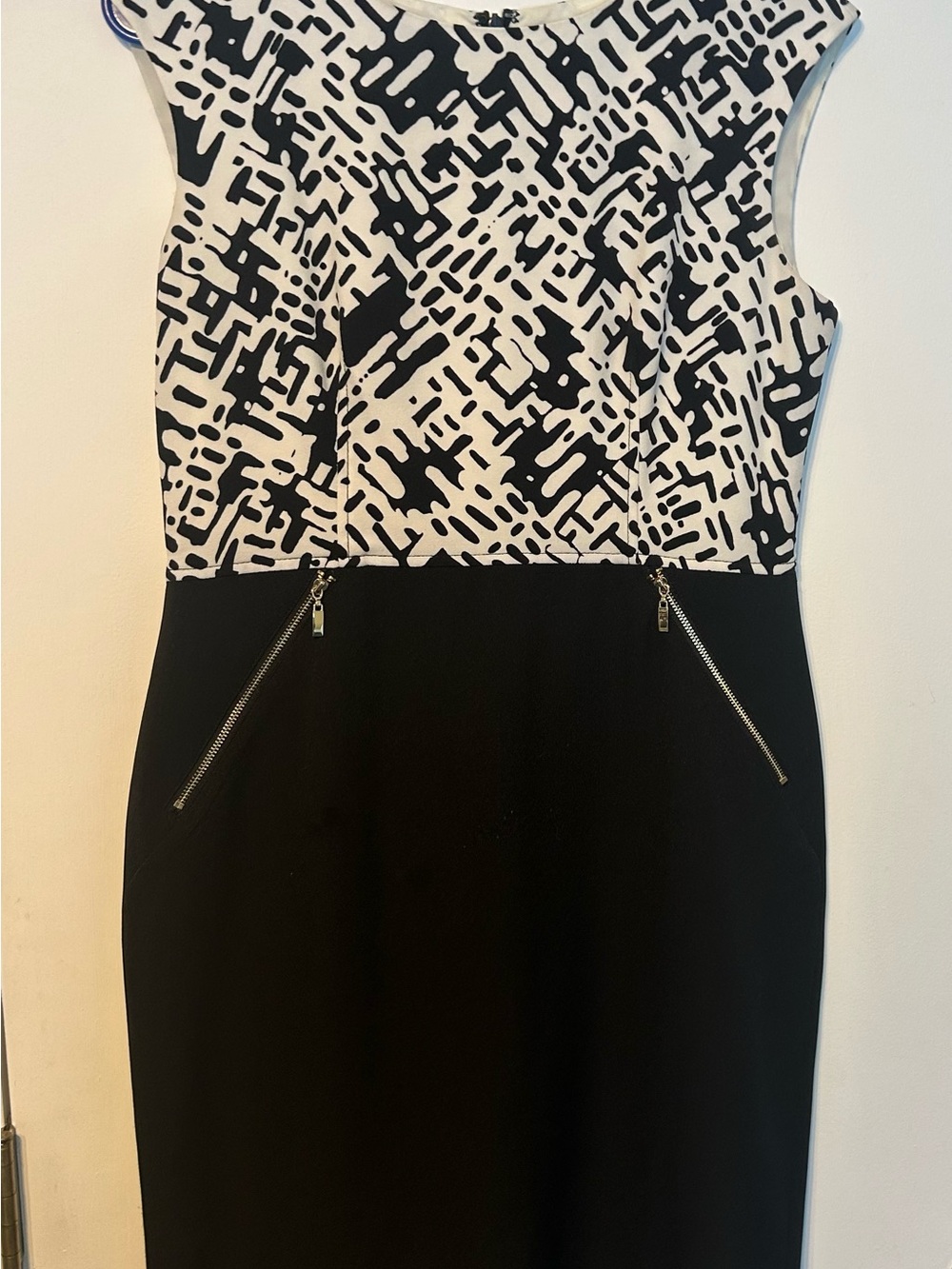 Jones Studio Black & White Patterned Midi Sheath Dress